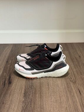 Adidas Ultraboost 22 Gore-Tex “Dash Grey Impact Orange”